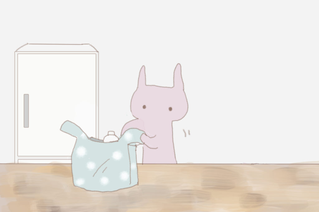 うさこが袋に手を突っ込んで